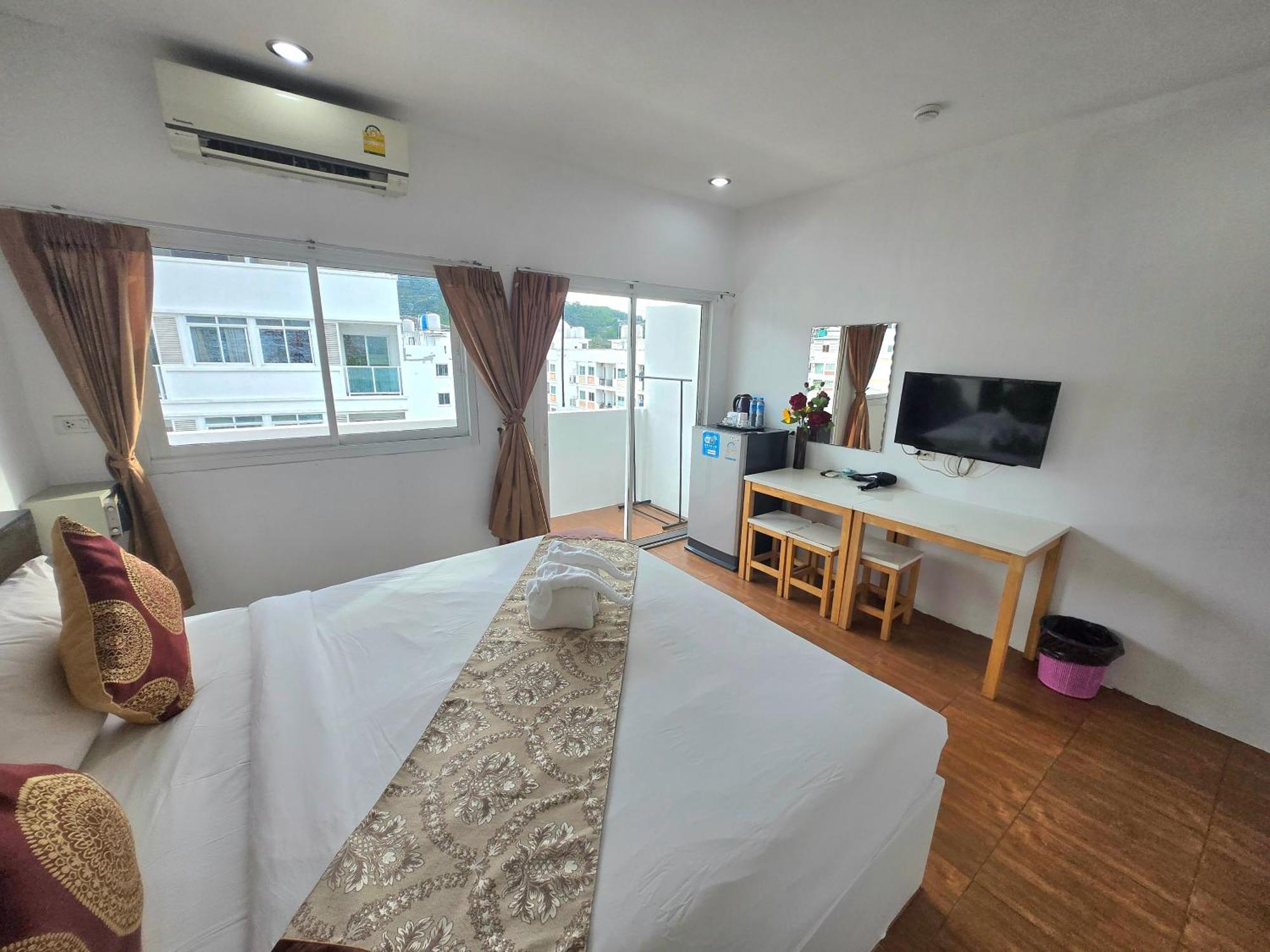Happy 99 Guest House Patong Exterior photo