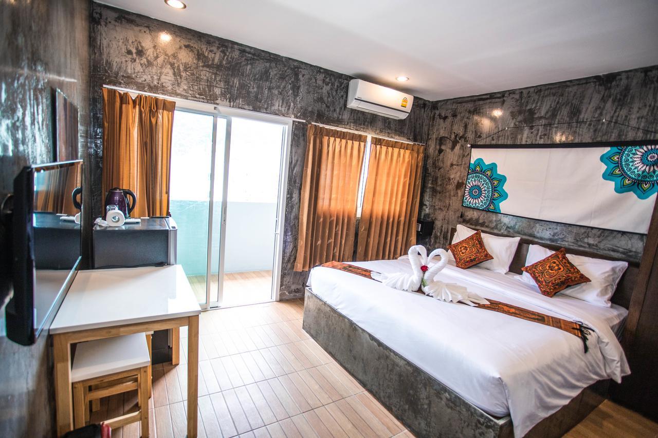 Happy 99 Guest House Patong Exterior photo